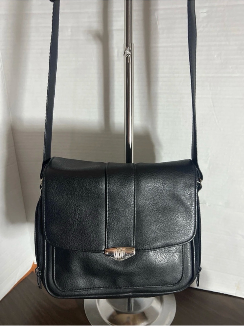 Black  Crossbody Bag - Classic Everyday Shoulder Bag